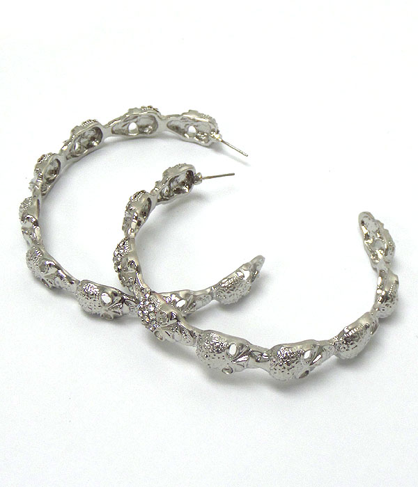 Skulls linked hoop earrings 