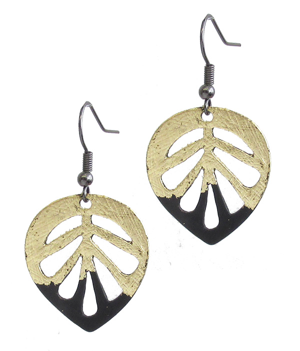 SCRATCH METAL LEAF EARRING