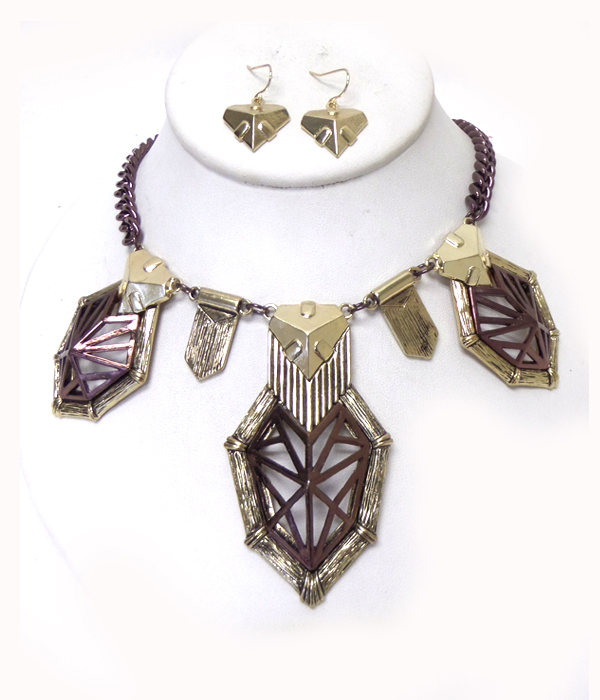 Geometric metal textured necklace set