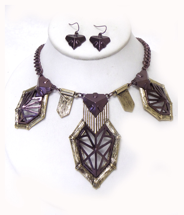 Geometric metal textured necklace set