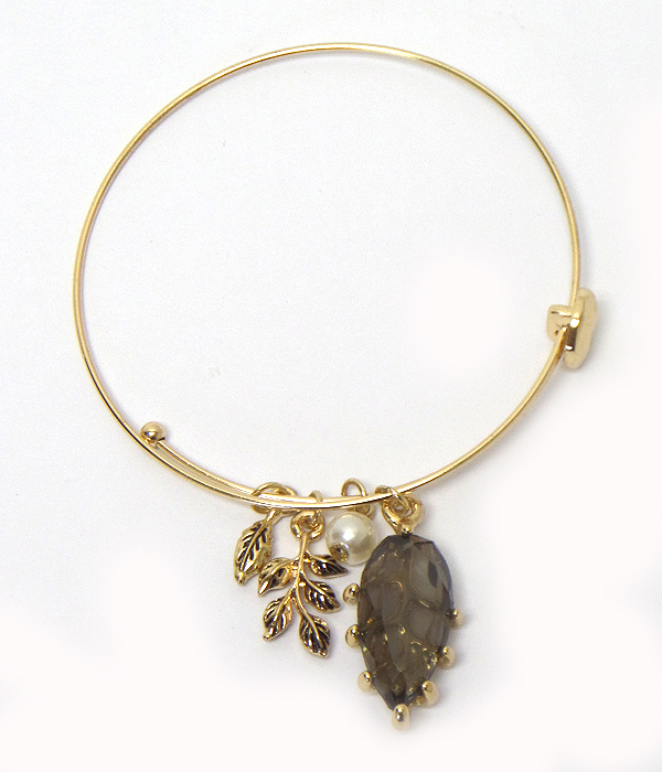 Glass leaf charm sliding bangle