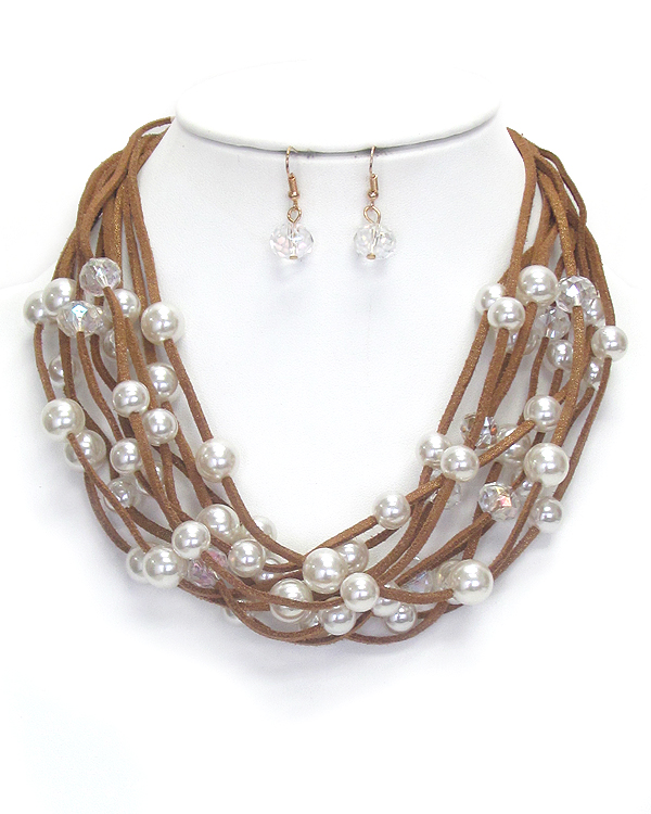 MULTI LEATHERETTE AND PEARL NECKLACE SET