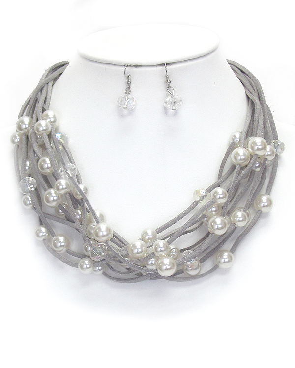 MULTI LEATHERETTE AND PEARL NECKLACE SET