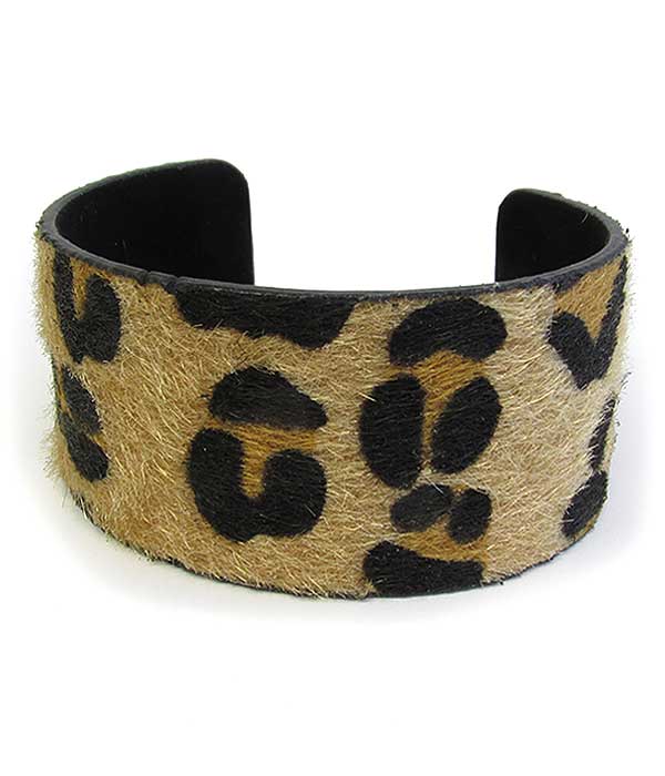 ANIMAL PRINT BANGLE BRACELET