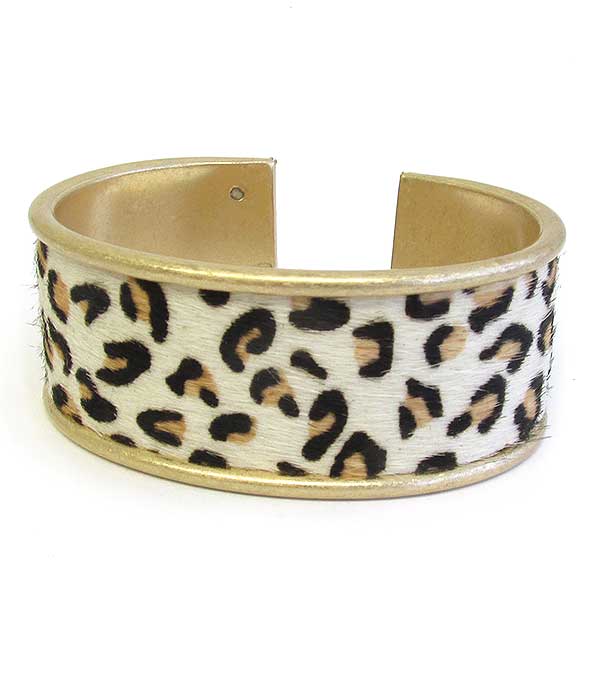 ANIMAL PRINT BANGLE BRACELET