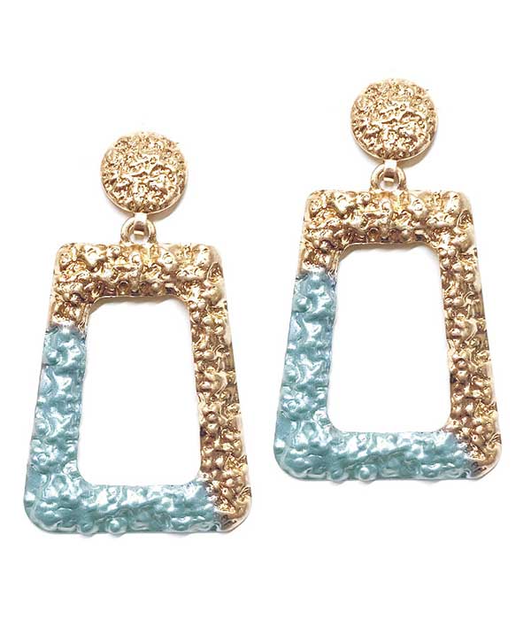 TEXTURED TWO TONE MEATL EARRING