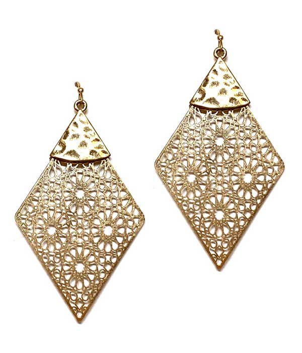 Metal filigree earring