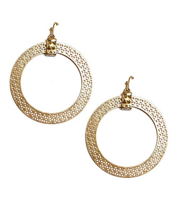 METAL FILIGREE HOOP EARRING