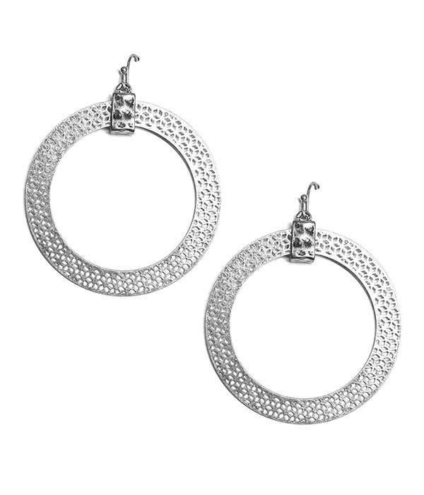 METAL FILIGREE HOOP EARRING