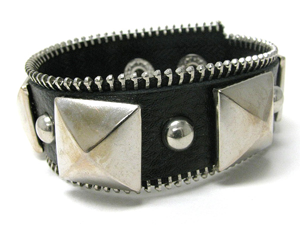 Metal spike and zipper edge deco on synthetic leather wrist band
