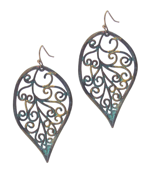 Vintage rustic metal earring - leaf