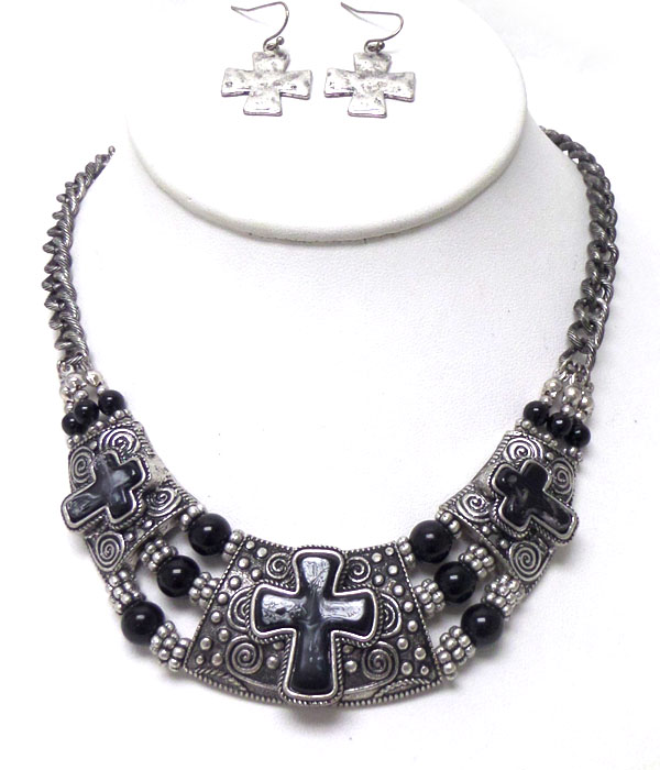 Vinatage look multi textured cross charm and pearl chain necklace set