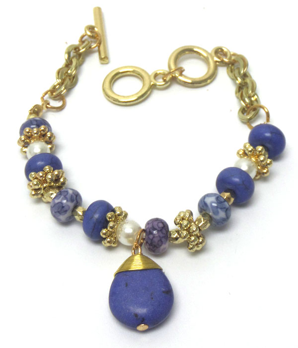 Stone and beads dangling toggle bracelet 