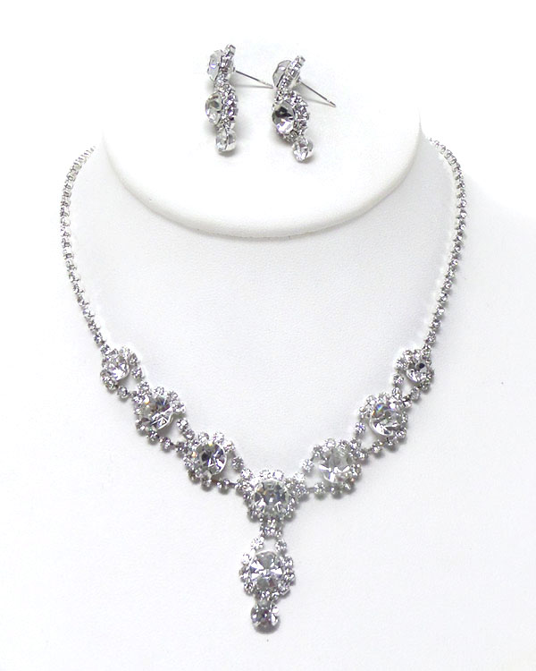 Linked flowers with drop crystal necklace set