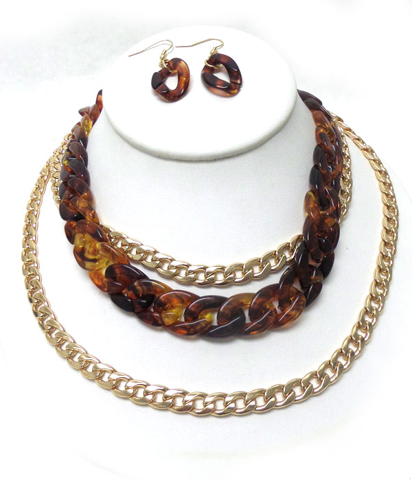Layer chain and plastic necklace set