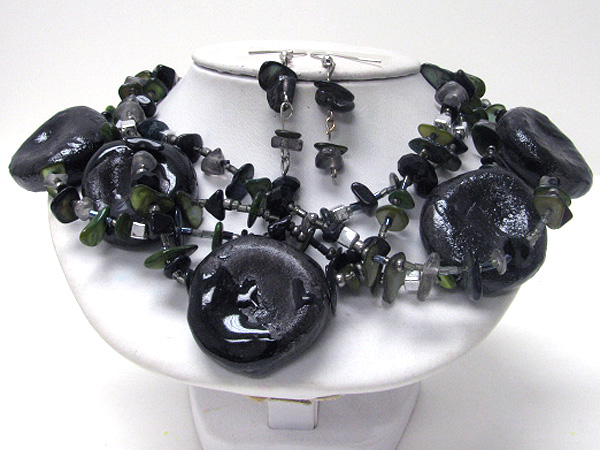 MULTI FIGURINE DISK AND CHIP STONE NECKLACE EARRING SET