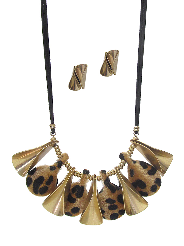 FAUX FUR ANIMAL PRINT AND METAL MIX NECKLACE SET