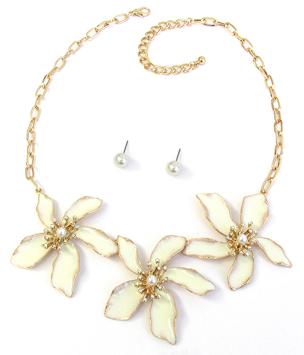 PEARL CENTER EPOXY TRIPLE FLOWER LINK PENDANT NECKLACE SET