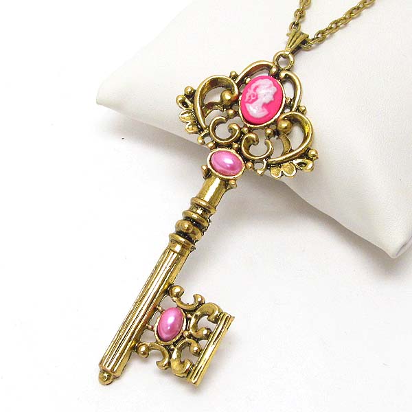 Metal filigree key pendant necklace