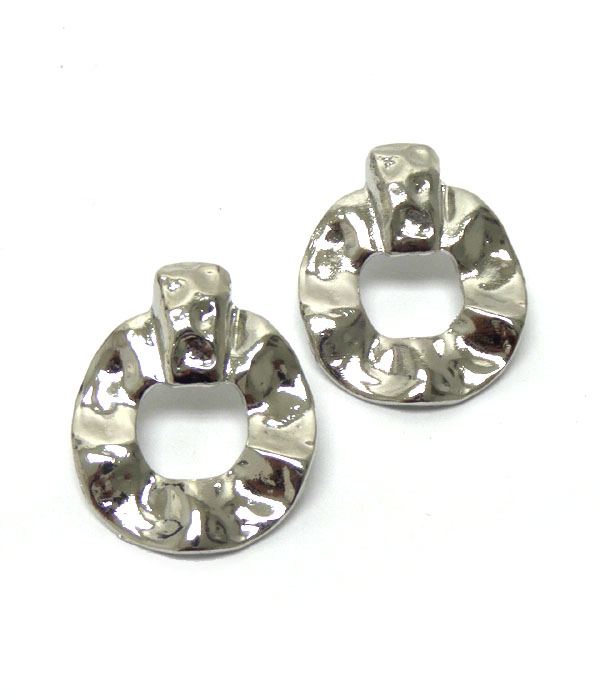 Hammered metal disk drop earring 