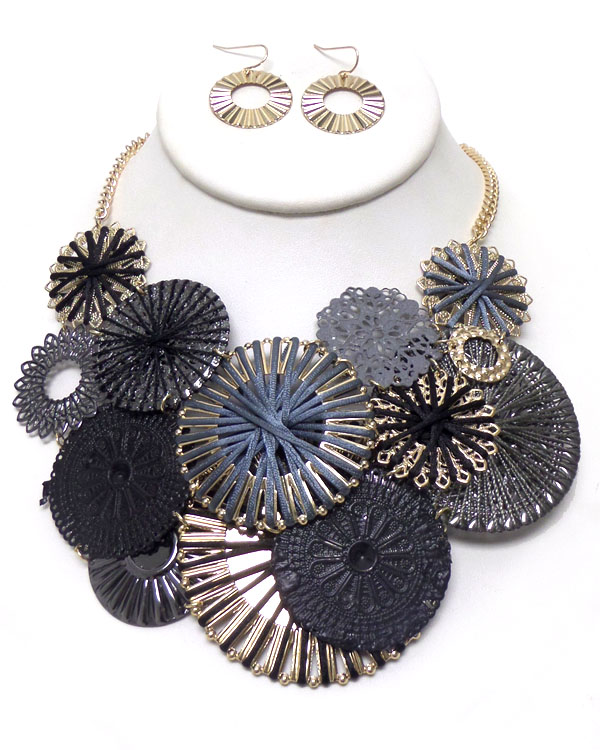 Multi metal flower necklace set 