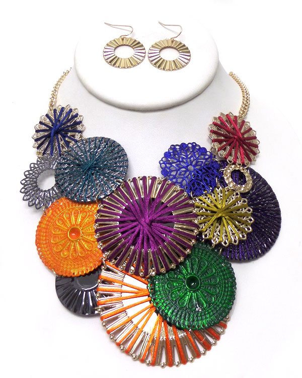 Multi metal flower necklace set