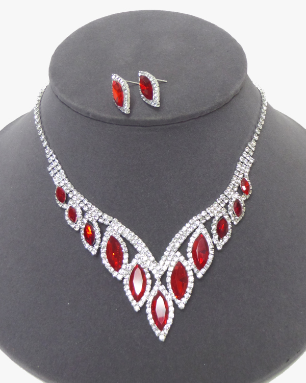 Single layer crystals linked necklace set