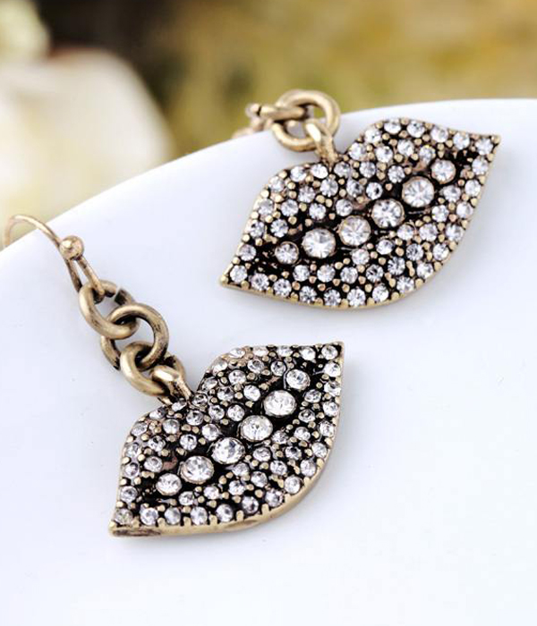 Boutique style crystal stud lips earring