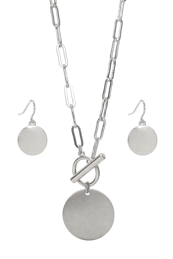 Satin disc pendant toggle necklace set