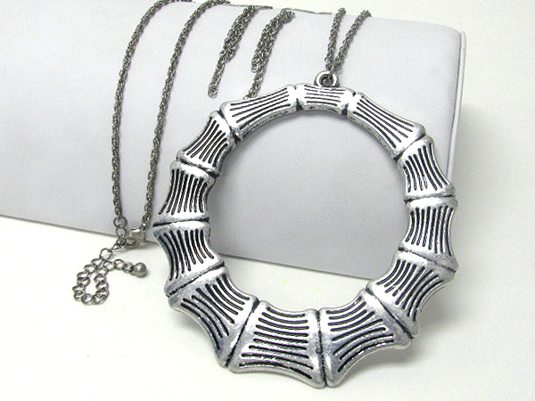 Large metal bamboo pattern donut pendant necklace earring set