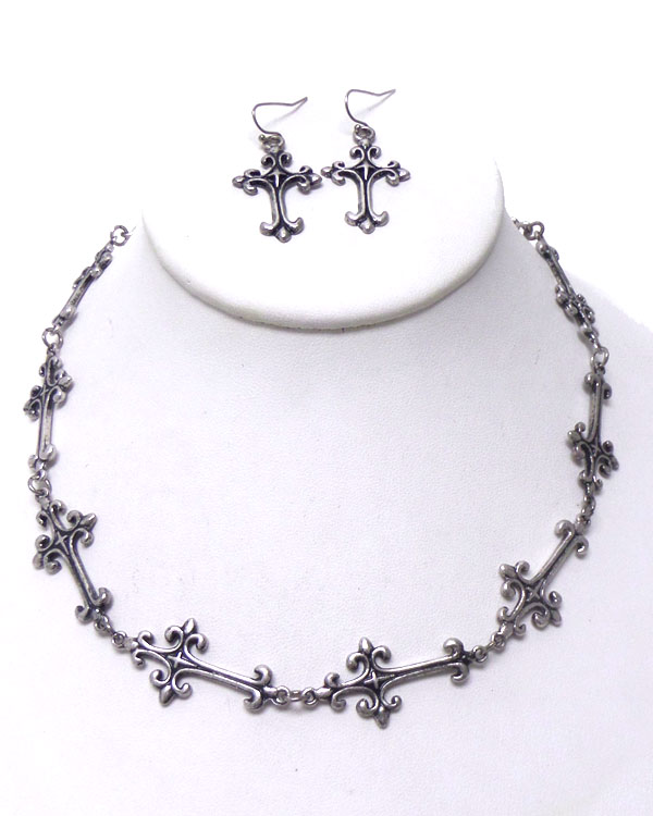 Linked metal cross necklace set