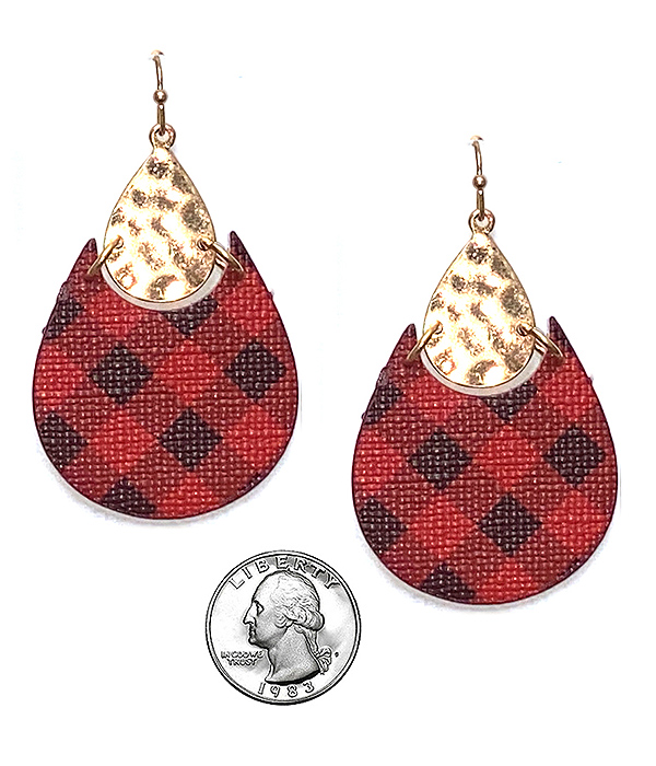 HAMMERED METAL AND LEATHERETTE TEARDROP EARRING - PLAID