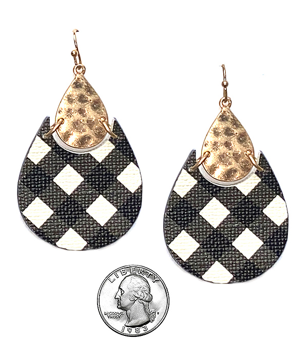 Hammered metal and leatherette teardrop earring - plaid