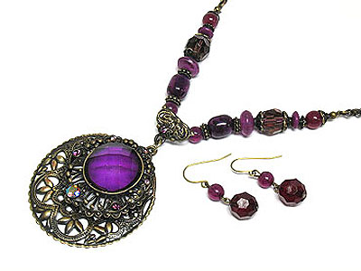 Crystal deco metal filigree round pendant and beads sting necklace and earring set