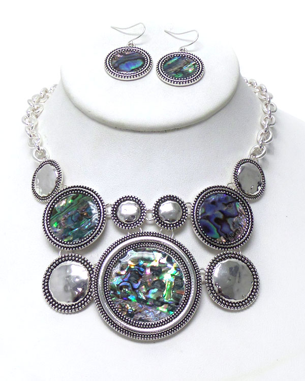 Stone with metal texture borders necklace set