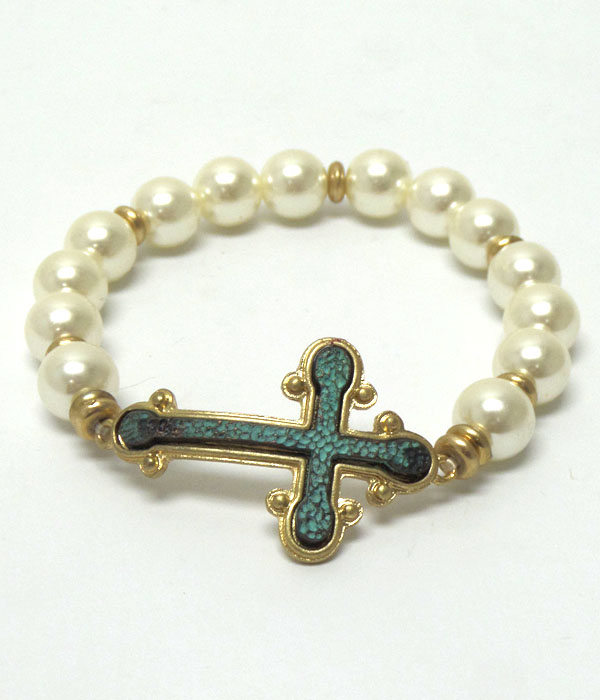 Metal cross with pearls bracelet
