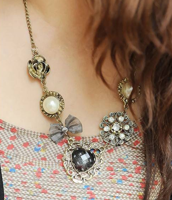 Metal filigree and crystal flower link necklace