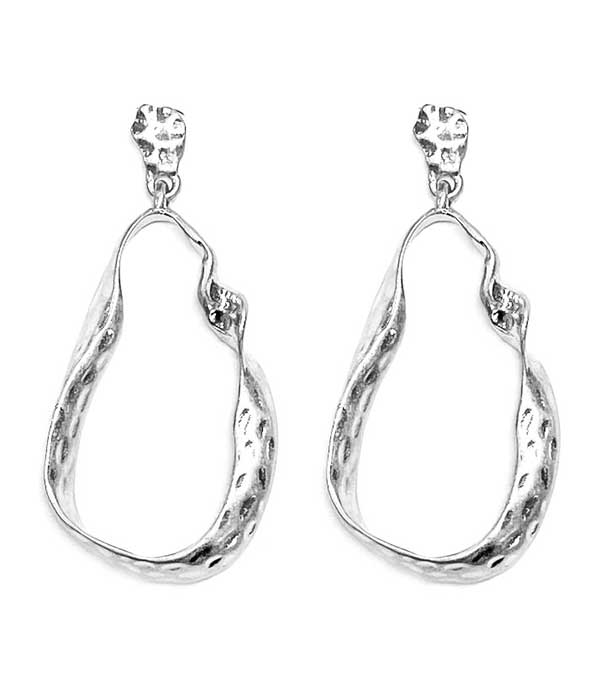 TWIST METAL TEARDROP EARRING