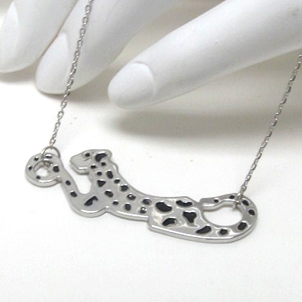 Metal leopard necklace  