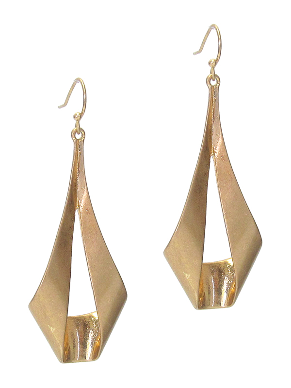 FOLDED METAL SHEET EARRING