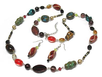 Boutique style glamour pearl beads necklace and earring set