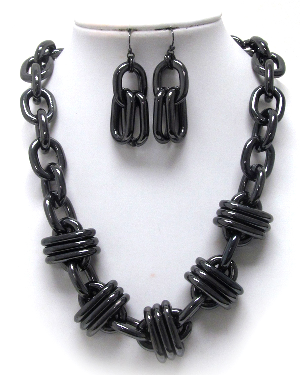 Multi chain metallic thick chain link necklace earring set