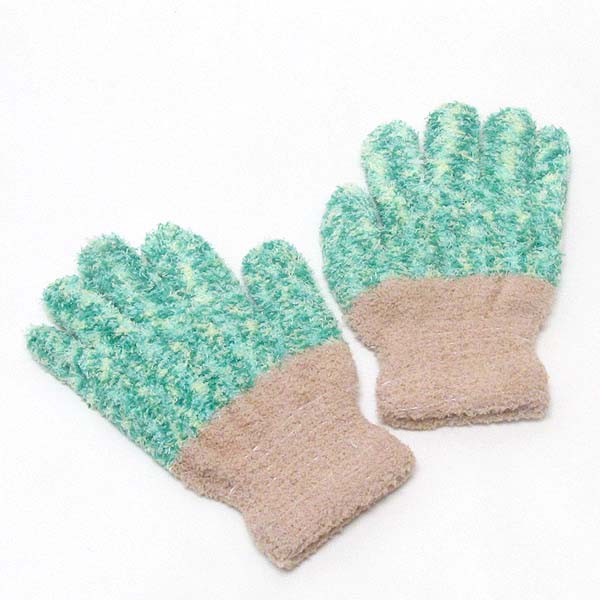 Fluffy winter gloves
