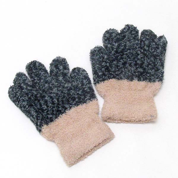 Fluffy winter gloves