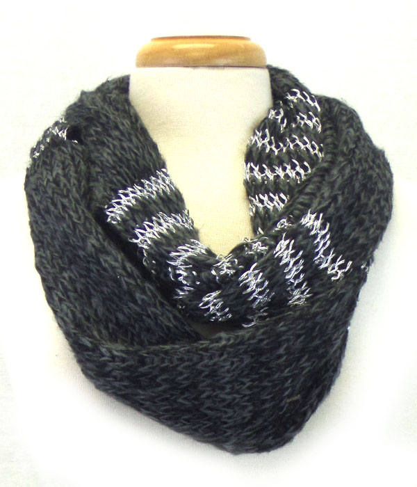Knitting loop scarf