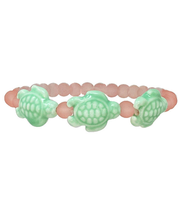 Glass turtle stretch bracelet