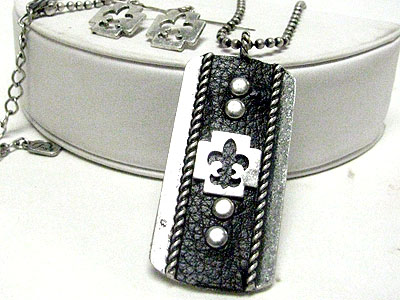 Antique look leather and metal fleu de lis dog tag necklace set