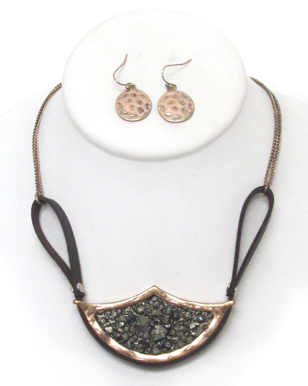 HANDMADE NATURAL STONE STUD AND LEATHER CHAIN NECKLACE SET
