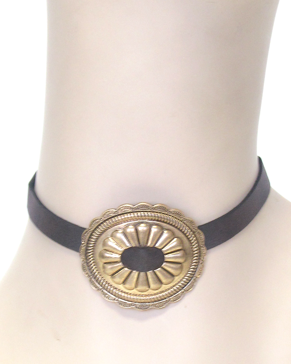 Metal pendant and leather choker necklace