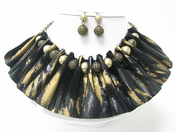 Snake skin pattern ball and fabric wing bib necklace earring set
